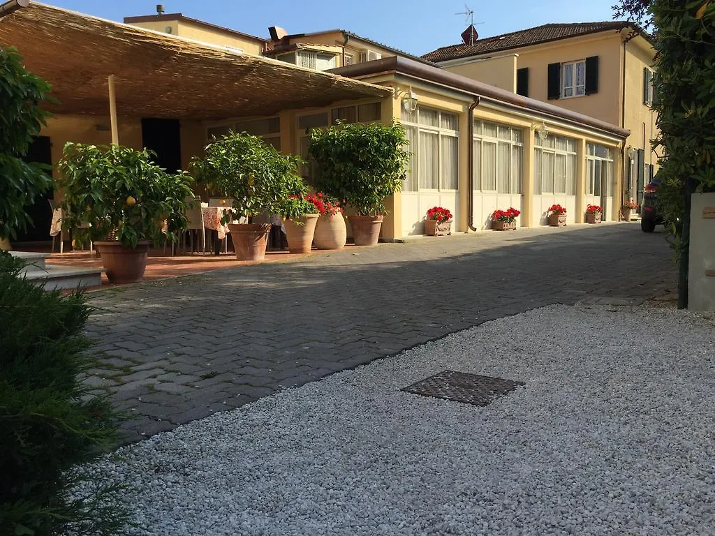 Hotel Verdesolemare Marina di Pietrasanta 3*,